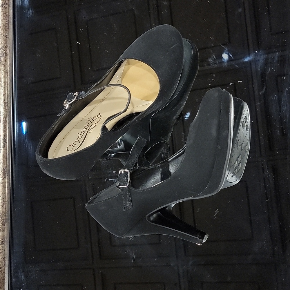 Black suede Cityclassified comfort heels with ankle strap size 5.5